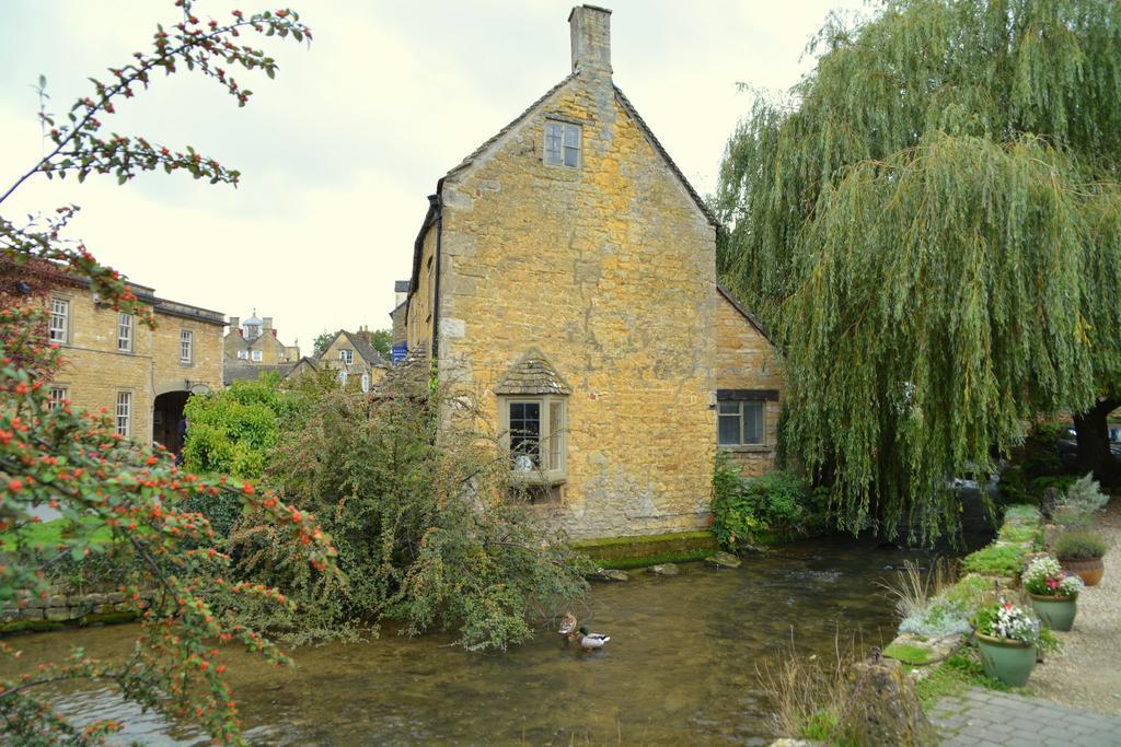 Coombe Cottage Sutton Green Exteriör bild