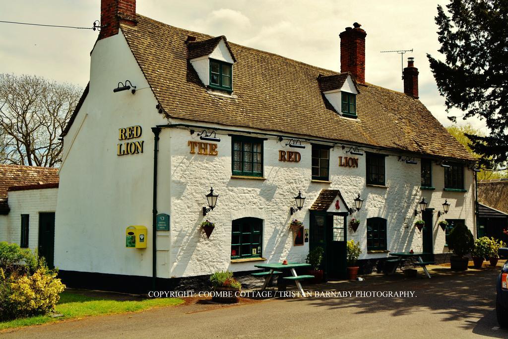 Coombe Cottage Sutton Green Exteriör bild